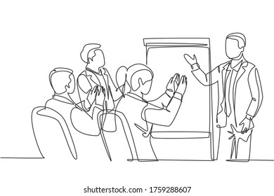 Single continuous line drawing of young happy startup founder presenting business proposal to the investors and get applause. Business pitching concept one line draw design graphic vector illustration