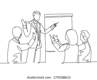 Single Continuous Line Drawing Of Young Happy Business Trainer Presenting Great Lesson And Clapped By The Audience During Meeting. Team Training Concept. Trend One Line Draw Design Vector Illustration