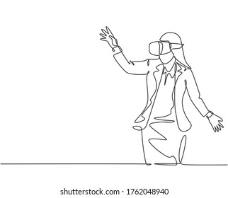 Single continuous line drawing of young happy businesswoman reaching something while playing simulation game. Virtual reality game player concept. Modern one line draw design vector illustration