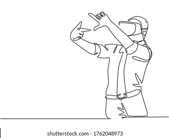 Single continuous line drawing of young male worker gesture forming square shape from his finger while playing augmented reality game. Virtual reality concept one line draw design vector illustration
