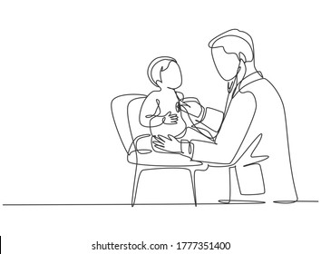 Dibujo de una línea continua de un joven médico pediátrico examinando el latido cardíaco de un niño pequeño lindo con estetoscopio. Concepto de tratamiento de la atención médica de una línea de dibujo ilustración vectorial