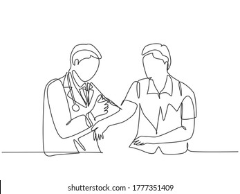 Dibujo único de línea continua de un joven médico que administra la inyección de la vacuna a un paciente varón para curar su enfermedad. Concepto de tratamiento de la atención médica de una línea de dibujo gráfico ilustración vectorial
