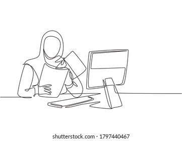 Single continuous line drawing of young female muslim businesswoman prepare documents for presentation to investors. Arab middle east cloth hijab and veil. One line draw design vector illustration