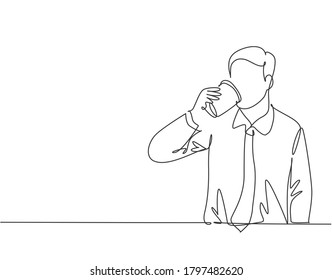 Single continuous line drawing of young thirsty worker take a drink while office break at canteen. Drinking coffee or tea concept. Trendy one line draw cartoon design vector illustration