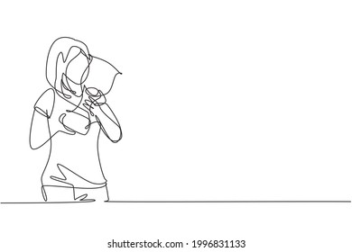 Single continuous line drawing young female athlete wearing jersey kissing national sports competition championship trophy. Proud achievement. Dynamic one line draw graphic design vector illustration