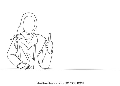 Single continuous line drawing young Arab female pointing up finger while standing and smiling. Happy woman pointing copy space. Emotion and body language concept. One line draw graphic design vector