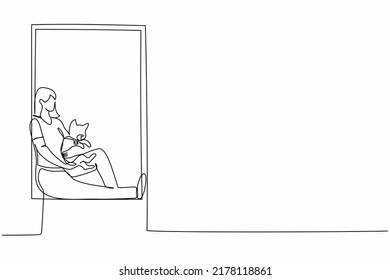 Una sola línea continua dibujando a una joven sentada en el umbral de la ventana y sosteniendo un gato. Chica feliz con su mascota, estilo de vida urbano. Descanso durante la pandemia. ilustración vectorial de diseño gráfico de línea de una línea