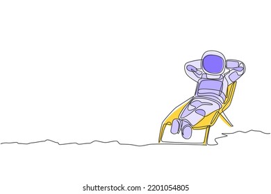 Single continuous line drawing of young astronaut tanning and take a sleep napping on sun longer in moon surface. Space man cosmic galaxy concept. Trendy one line draw design vector illustration