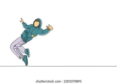 Single continuous line drawing of young energetic hip-hop dancer man on hoodie practice break dancing on street. Urban generation lifestyle concept. Trendy one line draw design vector illustration