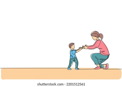 Single continuous line drawing of young mom ready to hug her son who learned to walk towards her at home, happy parenting. Family loving care concept. Trendy one line draw design vector illustration