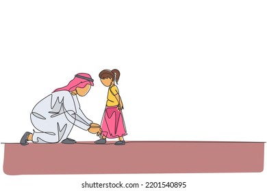 Single continuous line drawing of young Islamic father help his daughter to tie shoelaces before go to school, happy parenting. Arabian family care concept. One line draw design vector illustration