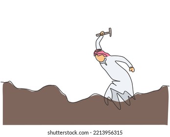 Una sola línea contínua dibujando a un joven hombre de negocios árabe cavando un tesoro en la calle con martillo. Obteniendo un nuevo concepto minimalista de idea de negocio. Ilustración vectorial de diseño gráfico de tracción de una línea.