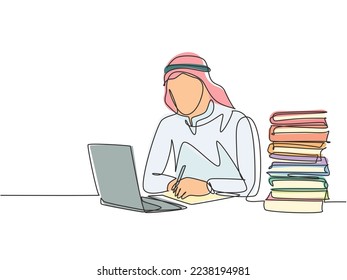 Dibujo continuo de un joven hombre de negocios musulmán escribiendo un contrato de negocios en la oficina. shmagh árabe de tela de oriente medio, kandura, thawb. Ilustración vectorial de diseño de líneas de una línea