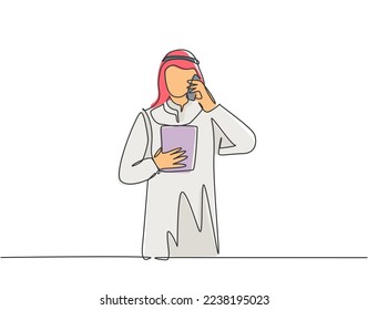 Single continuous line drawing of young male muslim supervisor calling his staff to control the job task. Arab middle east cloth shmagh, kandura, thawb, robe. One line draw design vector illustration