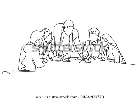 Single continuous line drawing young startup founders brainstorming innovation ideas in a meeting at the office. Business presentation concept. Dynamic one line draw graphic design vector illustration