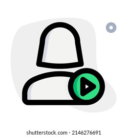 usuaria soltera que comparte multimedia en un mensajero web