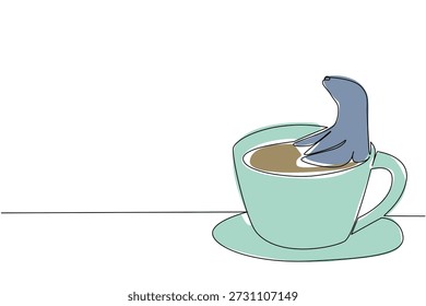 Dibujo de una sola línea de adorable león marino para el concepto de naturaleza presenta un animal lindo empapado en una taza de café linda. Colorido gráfico celebra un tema del día internacional del café con el mamífero salvaje gris