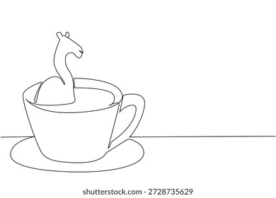 Dibujo de una sola línea de adorado camello fuerte para el concepto de naturaleza muestra lindo animal empapado en taza de café. Un boceto simple se adapta a un tema del día internacional del café con el mamífero del desierto árabe favorito
