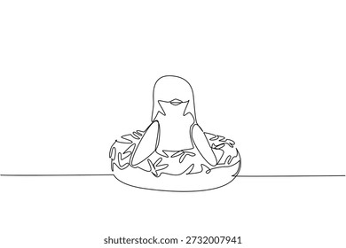 Desenho de linha única de pinguim bonito mostra animal divertido encantador sentado dentro de rosquinha doce para o conceito de comida de sobremesa. Design exclusivo de pássaro ártico para crianças papelaria propósito na arte minimalista