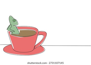 Desenho de linha única de animal bonito brincalhão mostra camaleão verde imersão em xícara de café quente para o conceito de natureza. A arte colorida é perfeita para um tema de dia de café internacional com um réptil encantador