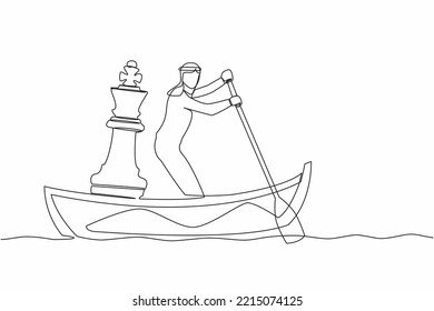 Una sola línea dibujando a un empresario árabe navegando en bote con pieza de ajedrez rey. Estrategia de la empresa o movimiento táctico para ganar competencia comercial. Ilustración vectorial de dibujo de línea continua