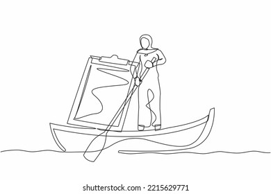 Una sola línea dibujando a una mujer de negocios árabe parada en bote, navegando con el portapapeles. La fuga de empleados de la tabla de lista de verificación de fecha límite. Problema de productividad. Ilustración vectorial de diseño de línea continua