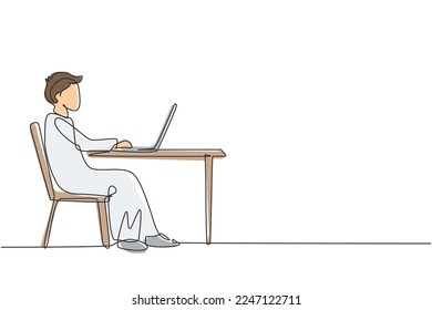 Dibujo de una sola línea niño árabe con una laptop sentada en la silla alrededor del escritorio. Aprendizaje a distancia, cursos en línea y concepto de estudio. Ilustración de líneas continuas moderna de diseño gráfico vectorial