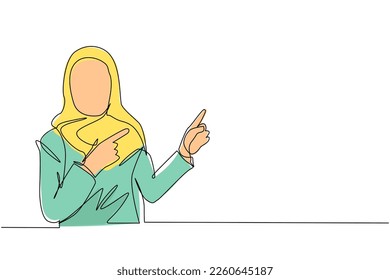 Una sola línea dibujando a una mujer árabe apuntando juntas y mostrando o presentando algo mientras se pone de pie y sonríe. Emoción y lenguaje corporal. Vector gráfico de diseño de trazos de línea continua