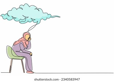 Una sola línea dibujando a una mujer de negocios árabe sentada en una silla bajo la nube. Mujer preocupada pensando en la crisis económica, negocios fallidos. Ilustración gráfica de diseño de trazos de línea continua