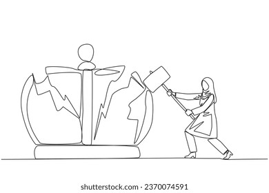 Una sola línea dibujando a una mujer de negocios árabe preparándose para golpear una gran corona. Destruir símbolos de un reino autoritario. Esperen justicia para los empresarios. Ilustración gráfica de diseño de línea continua