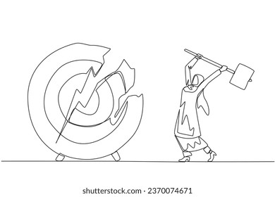Una sola línea dibujando a una mujer de negocios árabe preparándose para golpear el tablero de la flecha de gran objetivo. Rampa. No se pudo concentrar, no obtuvo la recompensa prometida. Locura. Ilustración gráfica de diseño de línea continua