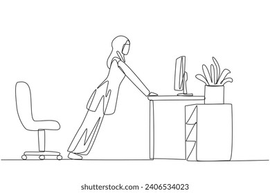 Una sola línea dibujando a una mujer árabe sí empuja los movimientos sosteniendo el borde de la mesa de trabajo. Ejercicio por un tiempo para librarse de la somnolencia. Horas extra el fin de semana. Ilustración gráfica de diseño de línea continua