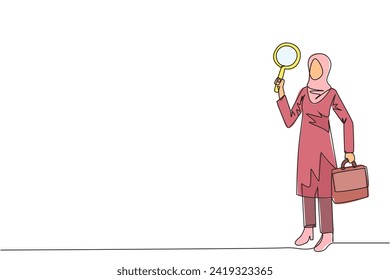 Una sola línea dibujando a una mujer de negocios árabe sostiene la lupa en su mano derecha mientras que en la mano izquierda sostiene una cartera de documentos. Mujer empresaria que ofrece propuestas de cooperación. Gráfico de diseño de línea continua