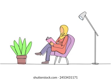 Una sola línea que dibuja a la mujer árabe sentada leyendo en la habitación con la lámpara de lectura. Pasar las vacaciones aumentando el conocimiento leyendo libros. Me encanta leer. Ilustración gráfica de diseño de línea continua