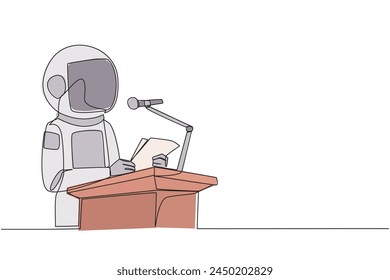 Una sola línea dibujando astronauta hablando en el podio sosteniendo un pedazo de papel. Da un discurso de bienvenida. Astronauta tiene una nueva rama de negocios. Orador. Líder. Ilustración gráfica de diseño de línea continua