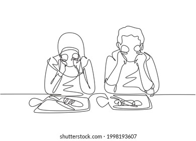 Single one line drawing beautiful Arab wife and her handsome husband are holding slices of cucumber and smiling while cooking in cozy kitchen. Continuous line draw design graphic vector illustration