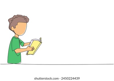 Single One Line Drawing Boy konzentrieren sich sehr auf das Lesen eines Buches. Lesen von fiktiven Geschichten während der Schulferien. Buchfestival-Konzept. Sehr gute Angewohnheit. grafische Darstellung der durchgehenden Linie