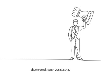 Single one line drawing businessman holding and lifting rook chess piece. Successful entrepreneurship tactics or strategy, superiority in business. Continuous line draw design vector illustration