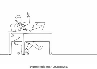Single one line drawing businessman getting bright new idea while working with laptop on desk. Male manager working with computer at desk. People get idea. Modern continuous line draw design vector