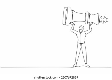 Single one line drawing businessman holding or lifting king chess piece. Successful entrepreneurship tactic, strategy, superiority in business. Continuous line draw design graphic vector illustration