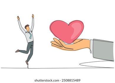 Una sola línea dibujando el hombre de negocios está feliz de obtener el amor de la mano gigante. Hacer negocios usando el corazón. Consigue lo que esperabas. Trabaja de forma más inteligente que antes. Ilustración gráfica de diseño de línea continua