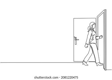 Single one line drawing businesswoman enters the room through the door. Woman walking to opened door. Starting new day at office. Business concept. Continuous line draw design vector illustration