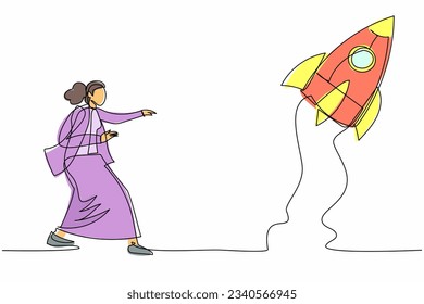 Single one line drawing businesswoman run chasing try to catch flying rocket. Competitive, advantage, growth, marketing concept. Business metaphor. Continuous line design graphic vector illustration