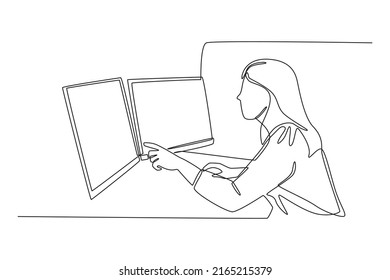 Dibujo de una sola línea Mujeres empresarias observando y comparando los cambios en el precio de las acciones entre dos monitores de laptops. Concepto de inversión y finanzas. Ilustración gráfica de vector de diseño de línea continua.