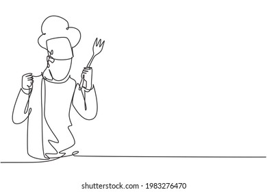 Single one line drawing chef with celebrate gesture, holding fork and wearing cooking uniforms is ready to cook meals for guests at restaurants. Continuous line draw design graphic vector illustration