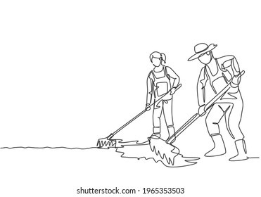 Single one line drawing of couple farmer leveling the ground using a rake. Start a new planting season. Farming challenge minimal concept. Continuous line draw design graphic vector illustration.