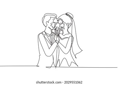 Einzelne Linie, die süßes Ehepaar zeichnet und hinter Blumenstrauß umarmt und küsst. Herzlichen Glückwunsch an Mann und Frau zum Hochzeitstag. Grafische Vektorgrafik für kontinuierliche Zeilenzeichnung