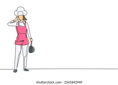 Eine einzige Linie ziehende weibliche Koch steht mit nennen mich Geste, halten Pfanne und tragen Kochen Uniform bereitet Zutaten zum Kochen der Gerichte. Grafische Vektorgrafik für kontinuierliche Zeilenzeichnung