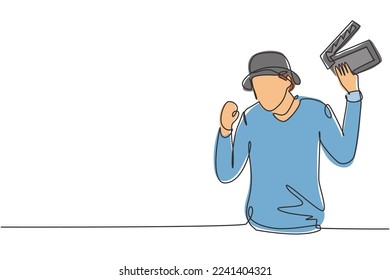 Single one line drawing film director with celebrate gesture holding clapperboard and set crew for studio shooting. Professional work. Modern continuous line draw design graphic vector illustration