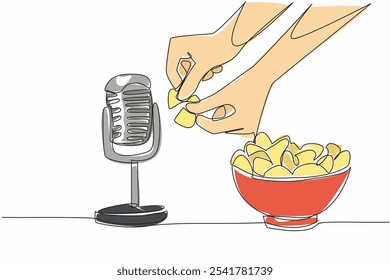 Uma única linha desenhando mão arranca em torno de batata chip e direciona-o para o microfone. Um som que estimula o apetite. Com fome. Dia Internacional da RMSA. Ilustração gráfica de design de linha contínua